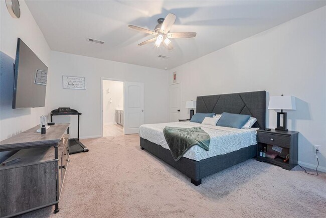 Building Photo - 305 Elm Patch Dr