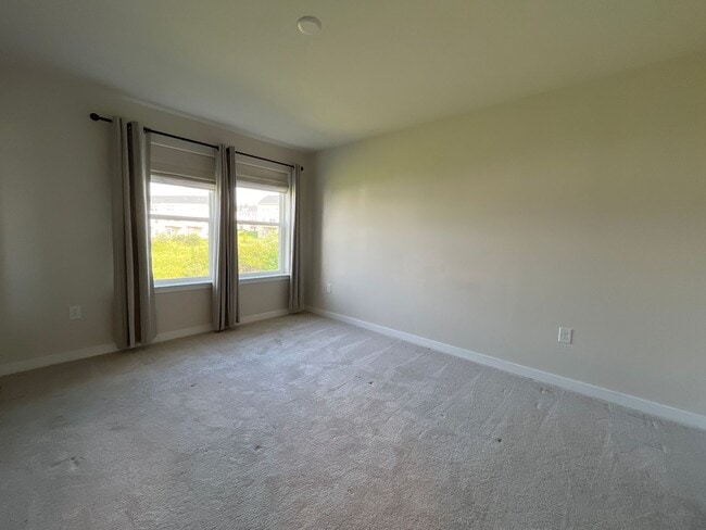 Building Photo - Beautifully maintained 3-bedroom, 2.5-bath...