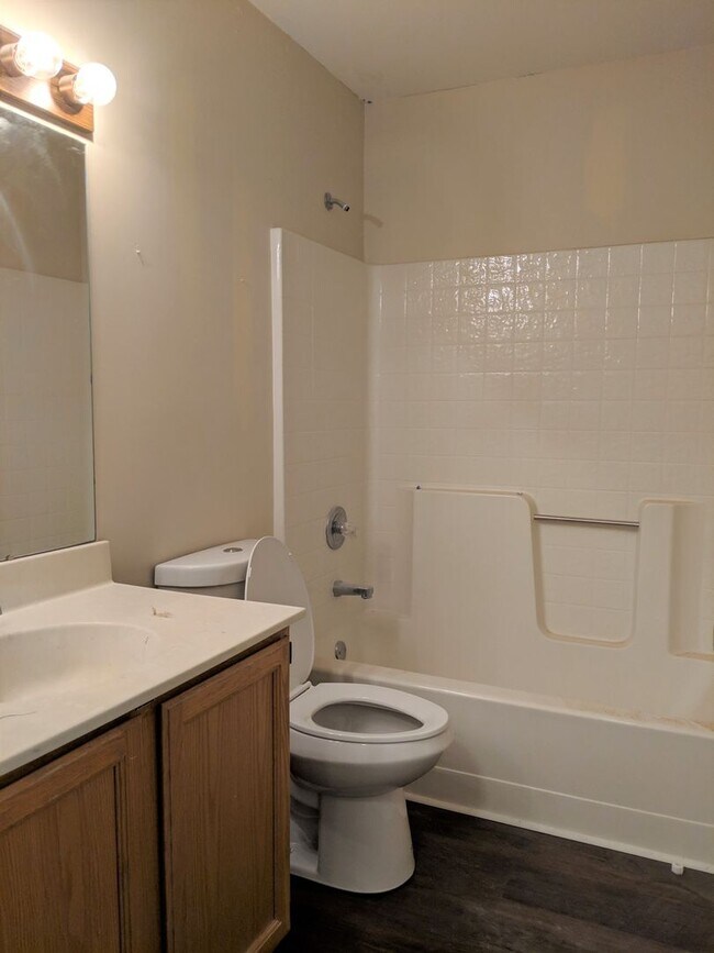 Building Photo - Spacious Single Family for Rent