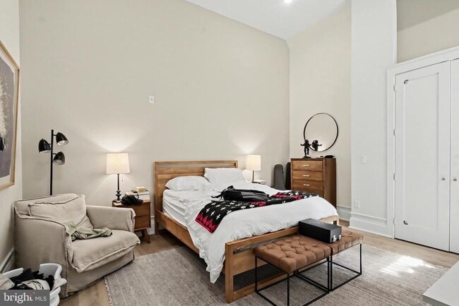 Building Photo - 1824 Chestnut St