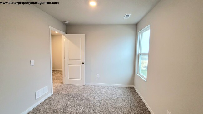 Building Photo - Spacious 4-Bedroom Home in Ankeny! A Must ...