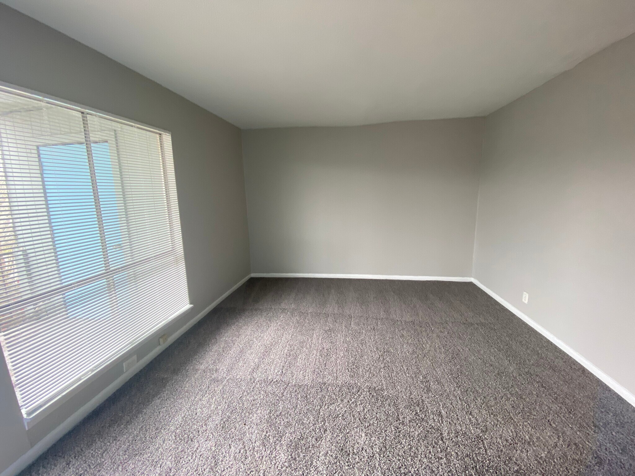 Building Photo - 3237 S Staples St