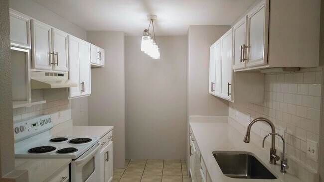 Kitchen - 6308 Green Top Dr