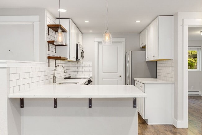 Building Photo - Modern 2 Bedroom 2 Bathroom Condo Close to Downtown Kirkland