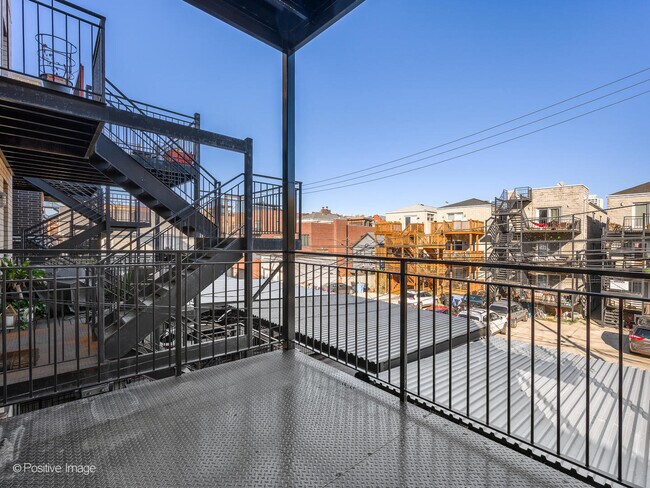 Building Photo - 1446 W Chestnut St