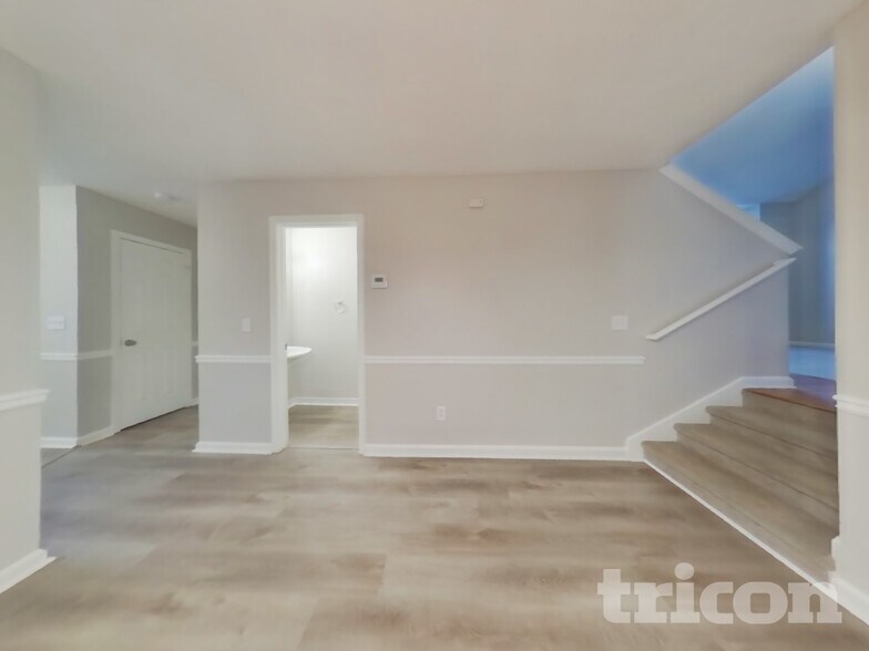 Building Photo - 114 Windsor Cir