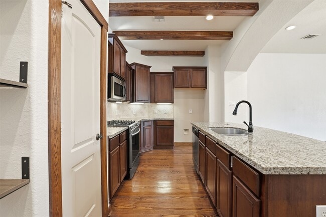 Building Photo - 1426 W 21st St