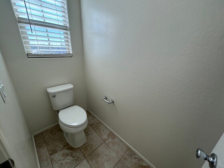 Building Photo - 2964 S Washington St