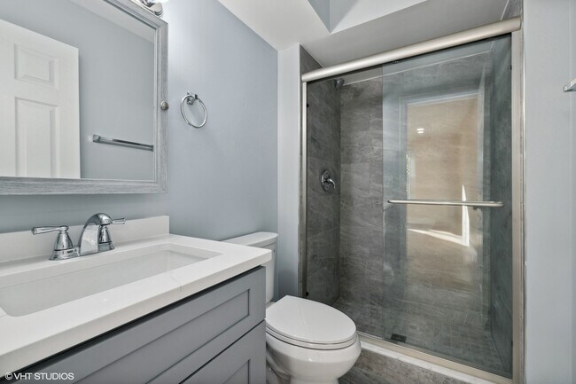 Building Photo - 224 W Ct of Shorewood