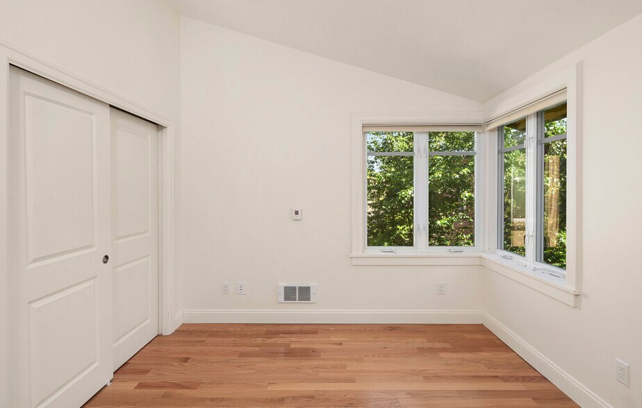 Building Photo - 719 2nd Ave W