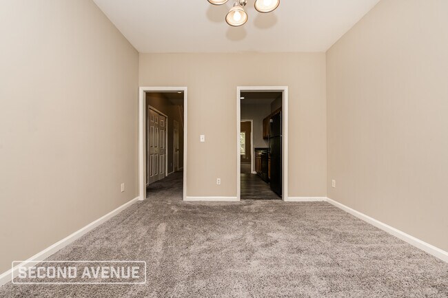 Building Photo - 225 Riverbend Dr