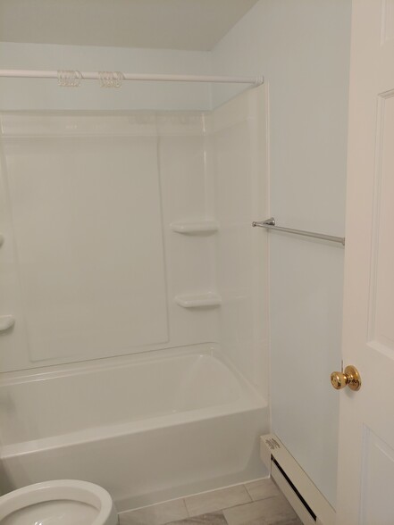 Building Photo - 613 Garfield Ave