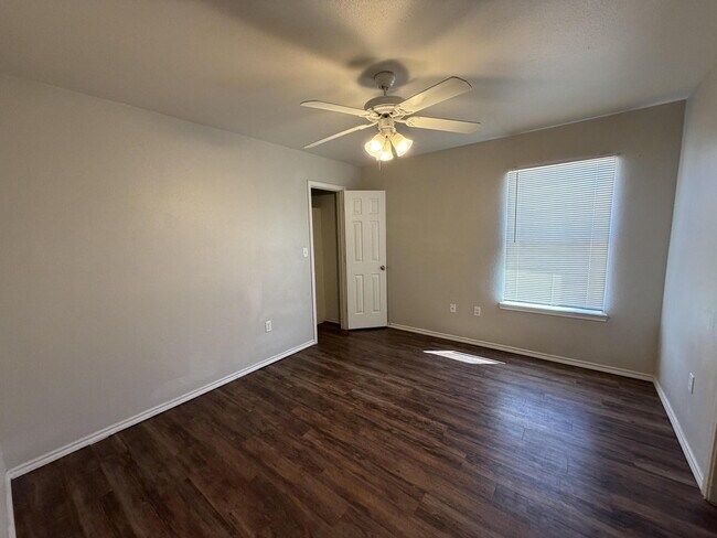 Building Photo - 533 N Clinton Ave