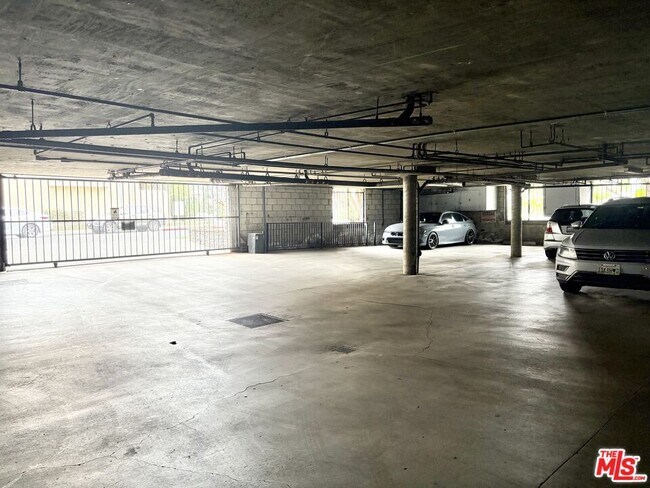 Building Photo - 6202 Fulton Ave