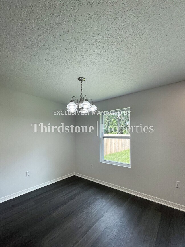 Building Photo - 8344 Maple St