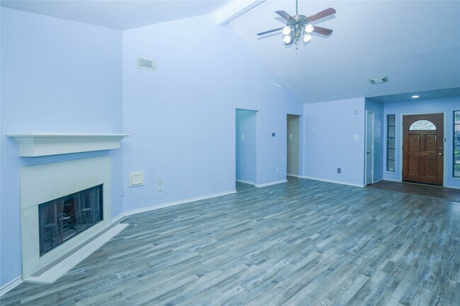 Building Photo - 17902 Autumn Hills Dr