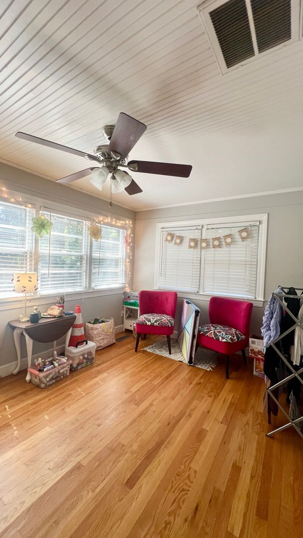 Building Photo - Beautiful 3-4 Bedroom 2 Bathroom home in t...