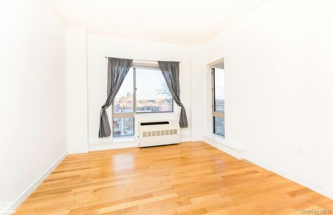 Building Photo - 3585 Greystone Ave
