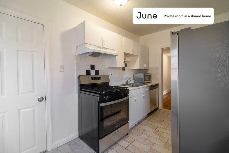 Building Photo - Room in Shared 4 bed/2 bath home in Newton Corner