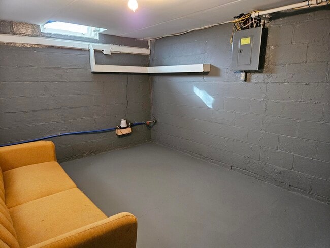 Building Photo - 702 Leland Ct