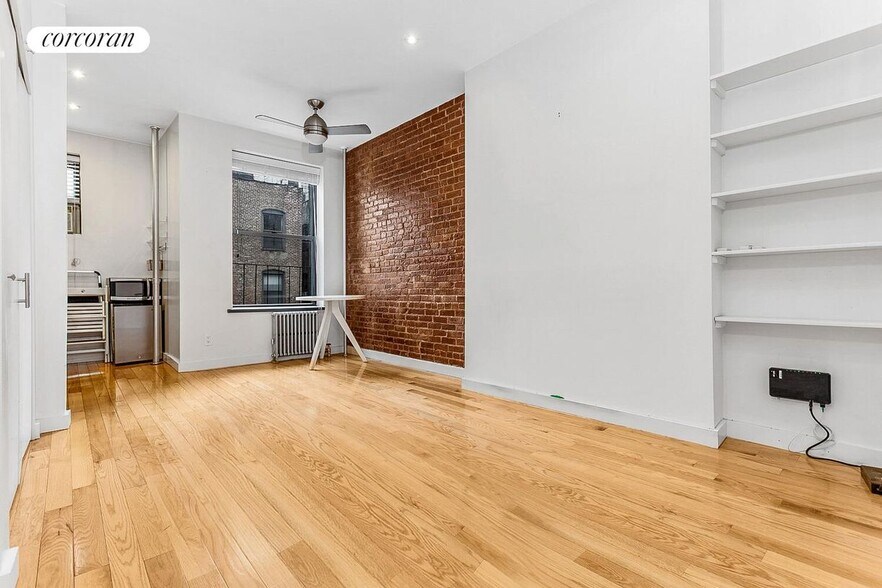 Building Photo - 323 E 89th St