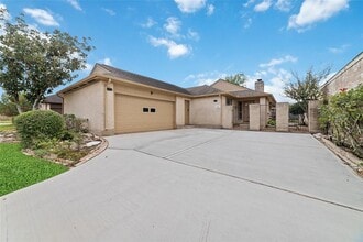 Building Photo - 214 Brocket Pl