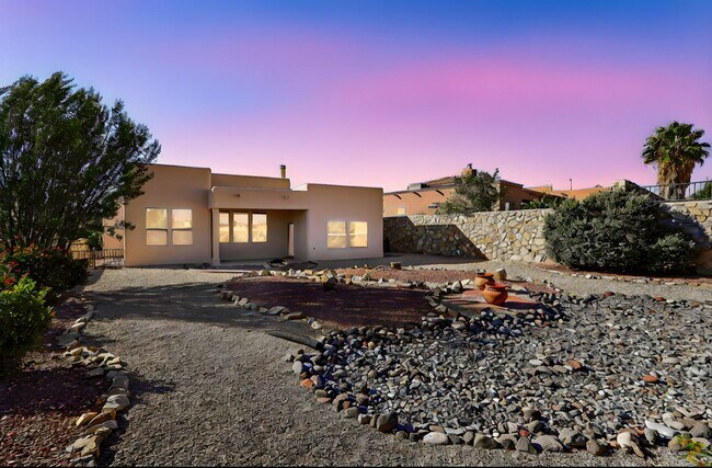 Building Photo - Beautiful Home in Sonoma Ranch with Amazin...