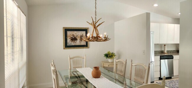 Building Photo - 2284 Las Casitas Dr