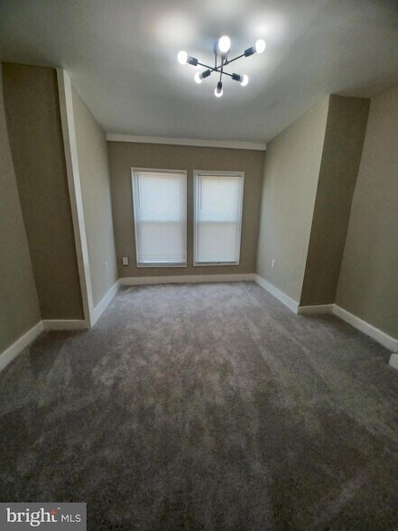 Building Photo - 711 N Streeper St