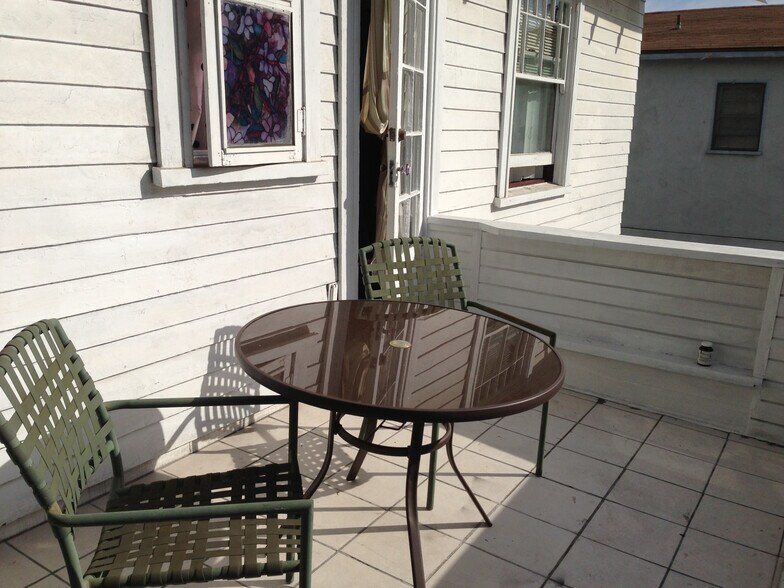 Private 12' x 8' Balcony - 915 25th St