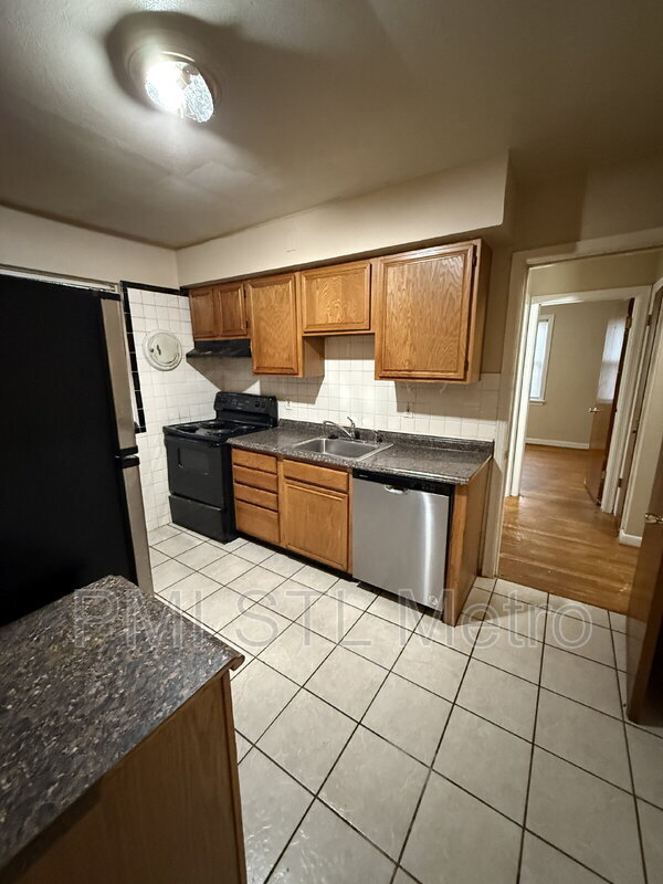 Building Photo - 9350 Duenke Dr