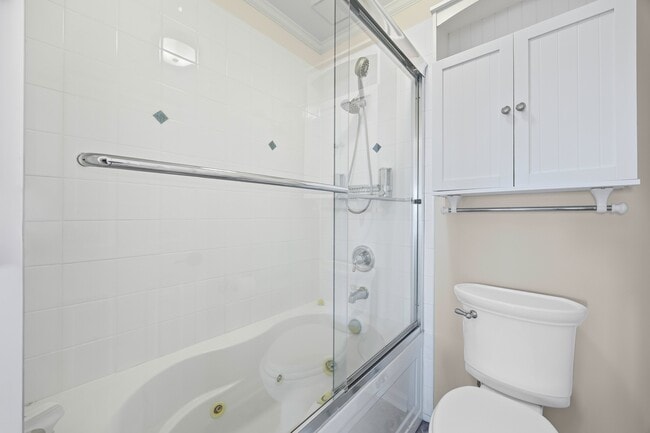 Building Photo - 372 Northwest Dr