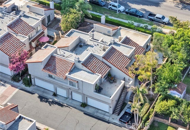 Building Photo - 9764 Huntington Dr