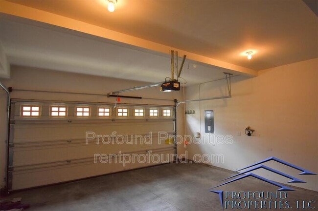 Building Photo - 6055 SW 208th Pl