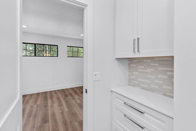 Building Photo - Modern Farmhouse w/ Pool and Paid Utilities