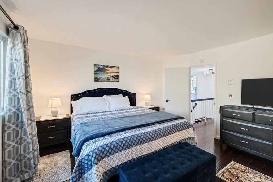 Building Photo - 255 Valley Dr