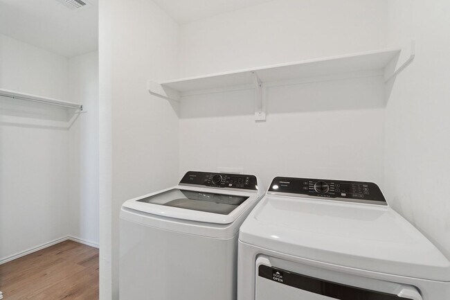 Building Photo - Edmond Rental