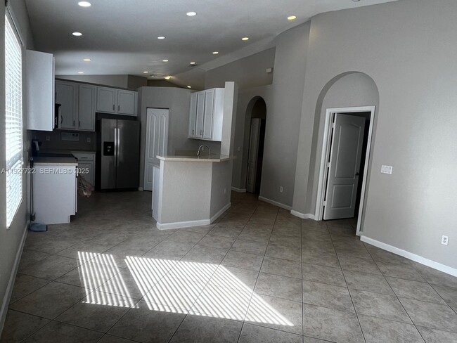 Building Photo - 2219 Portofino Ave