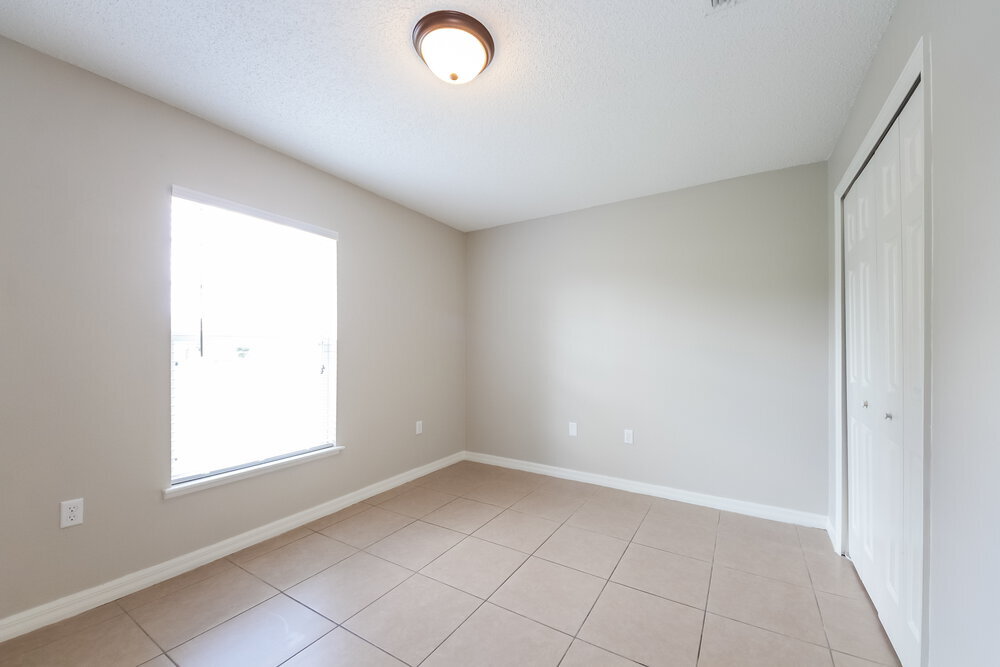 Building Photo - 330 Medina Ct