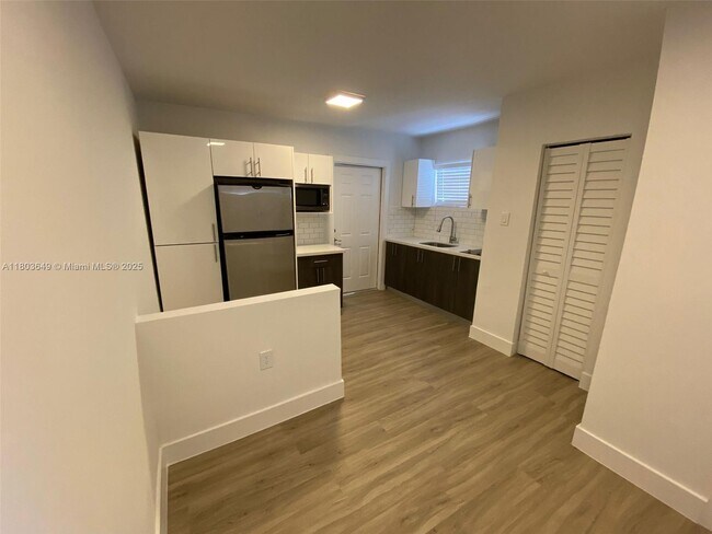 Primary Photo - 11310 Peachtree Dr