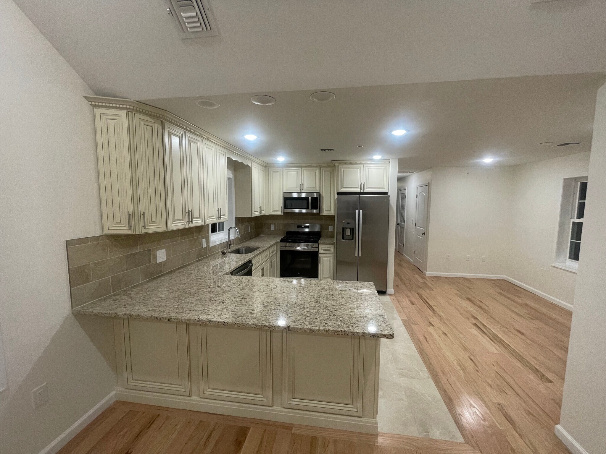 Building Photo - 26 Stuyvesant Ave