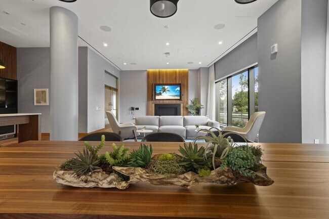 Building Photo - 2 Shore Ln