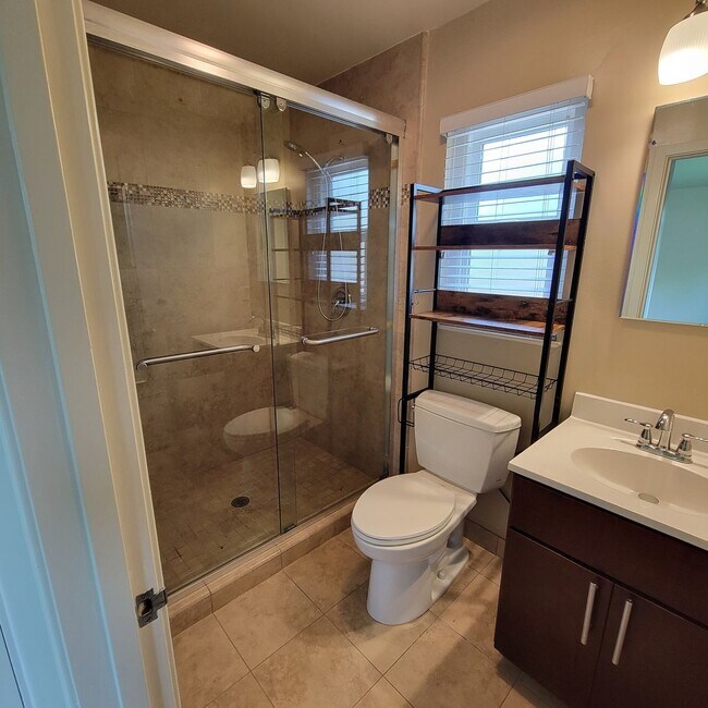 Building Photo - Well-Maintained Redwood City Home with Bonus Room & Private Yard