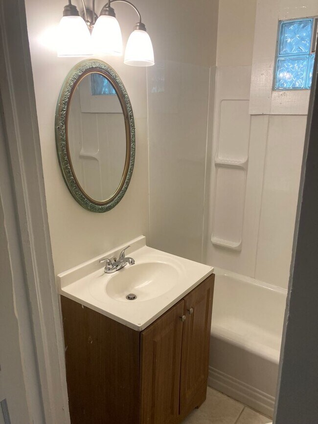 Building Photo - Large 3/1 House near Shannon $1,395