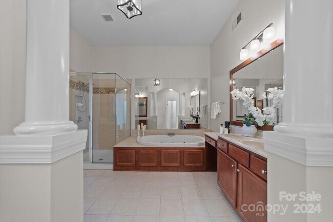 Building Photo - 9440 Wallace Pond Dr