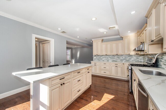 Building Photo - 894 AVENUE C