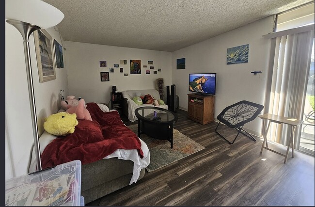 Building Photo - 1016 Drake Dr