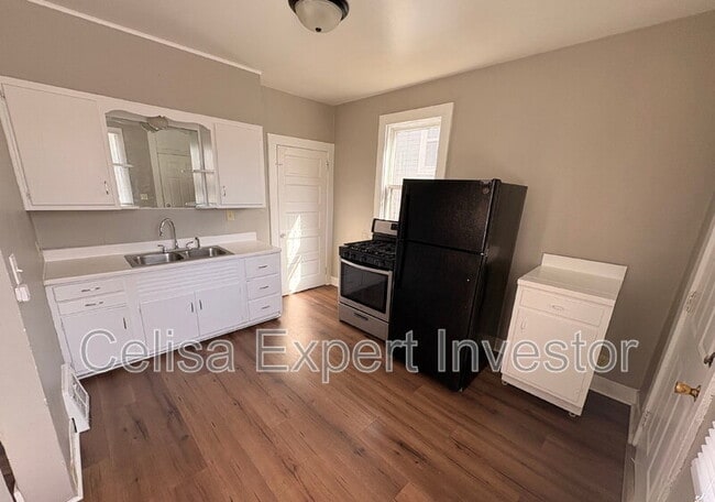 Building Photo - 1441 Wall St