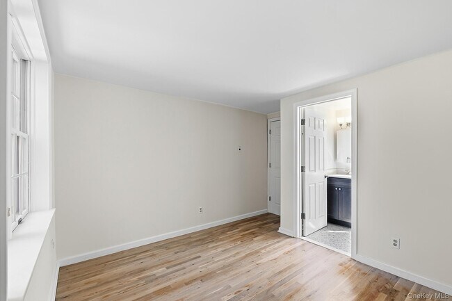 Building Photo - 1936 Longvue St