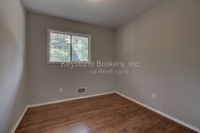 Building Photo - 1387 Willow Dr